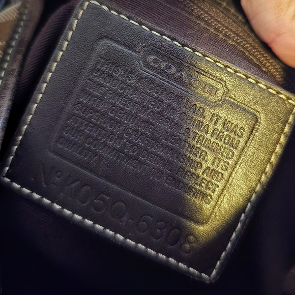 Rare Vintage Well-Loved Coach Monogram Crossbody – Spacious & Stylish - Picture 8 of 9